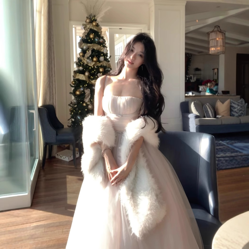 Elegant Mid-Length Dress with a Light Luxury Feel, Mesh Straps, Waist-Cinching, Suitable for Annual Meetings, Birthday Parties, and Evening Events