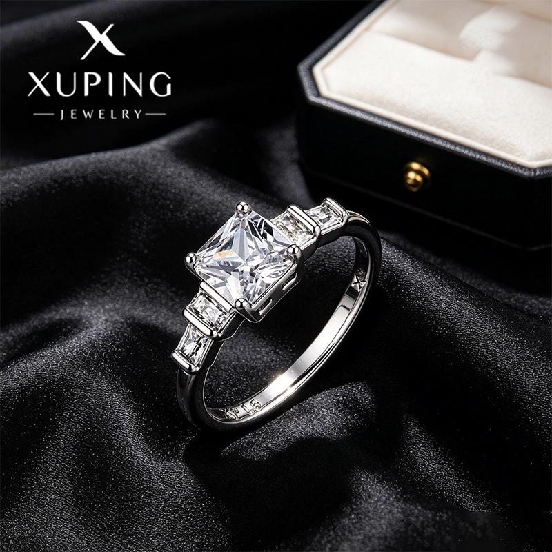 Xuping anillo de bodas de gemas artificiales cuadradas geométricas ligera aleación de cobre de lujo temperamento simple anillo de joyería