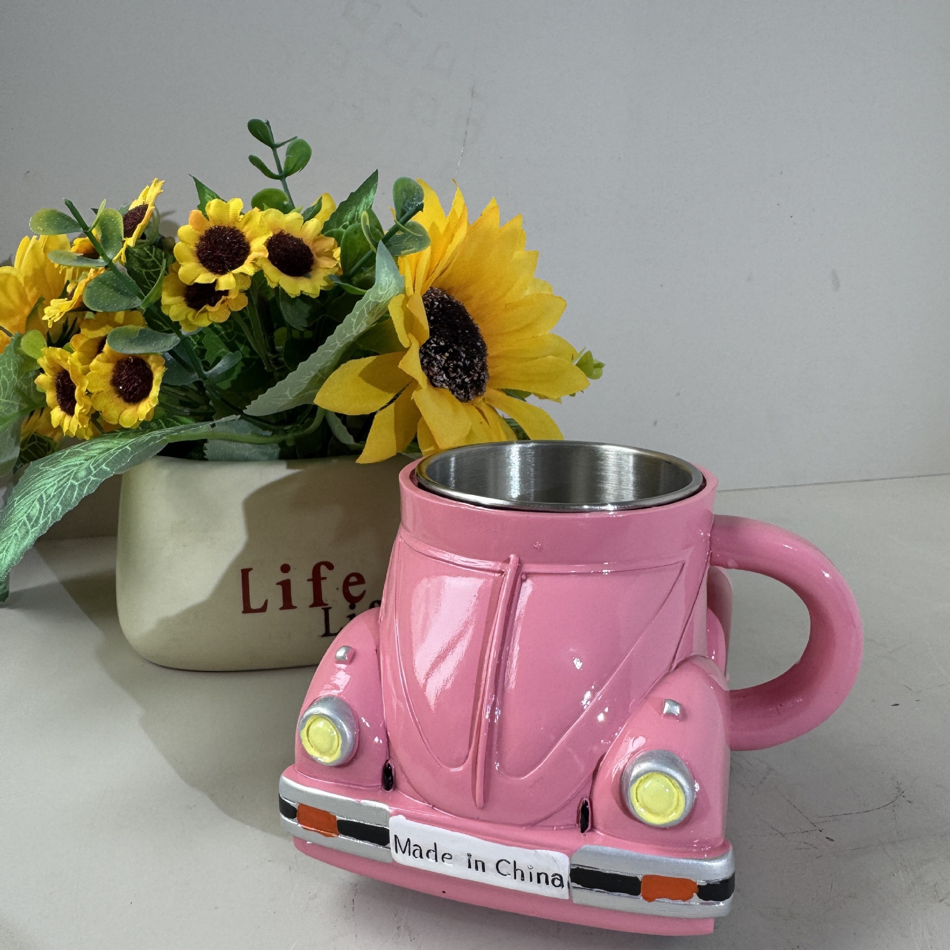 Estación independiente transfronteriza creativa nueva decoración de automóviles taza de agua escarabajo taza de café artículos para el hogar resina artesanía