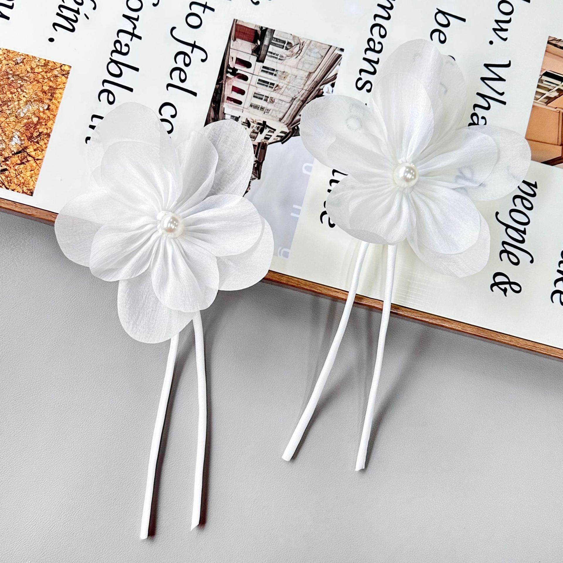 Decoración de perlas blancas flores para el cabello simple y elegante ajuste para el cabello clips ropa infantil maleta adornamiento