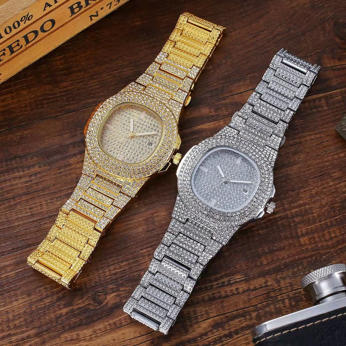 Comercio exterior estrellado acero cinturón hombres reloj hip hop estilo punk reloj pulsera traje diamante calendario hombres reloj de cuarzo