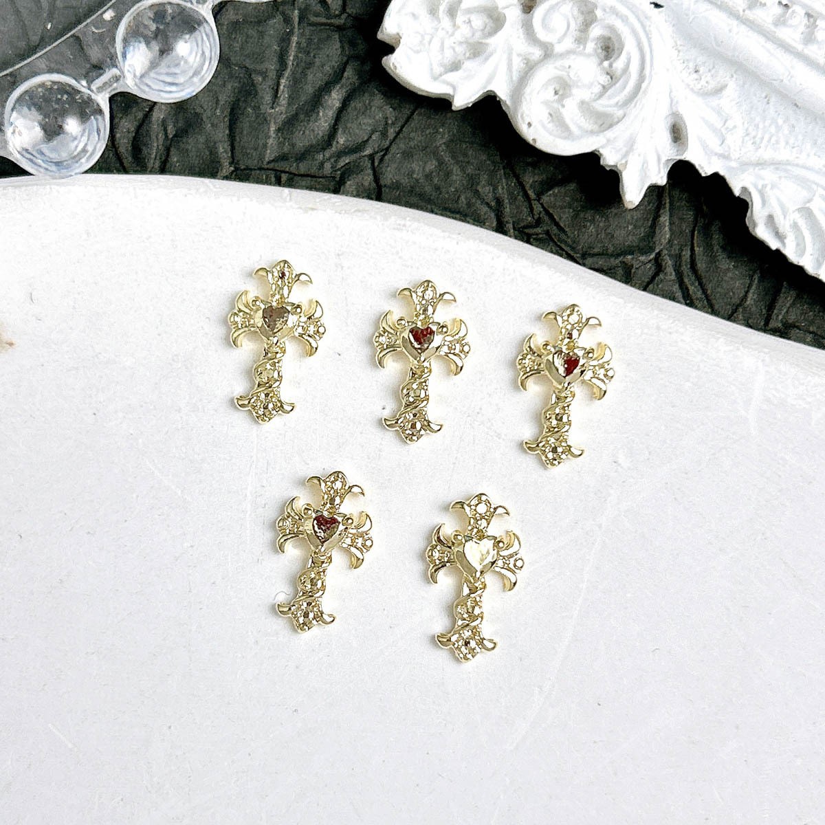 Ventas transfronterizas de joyas de manicuría cruces oro y plata super brillante diamante completo retro punk cruces joyas accesorios diy