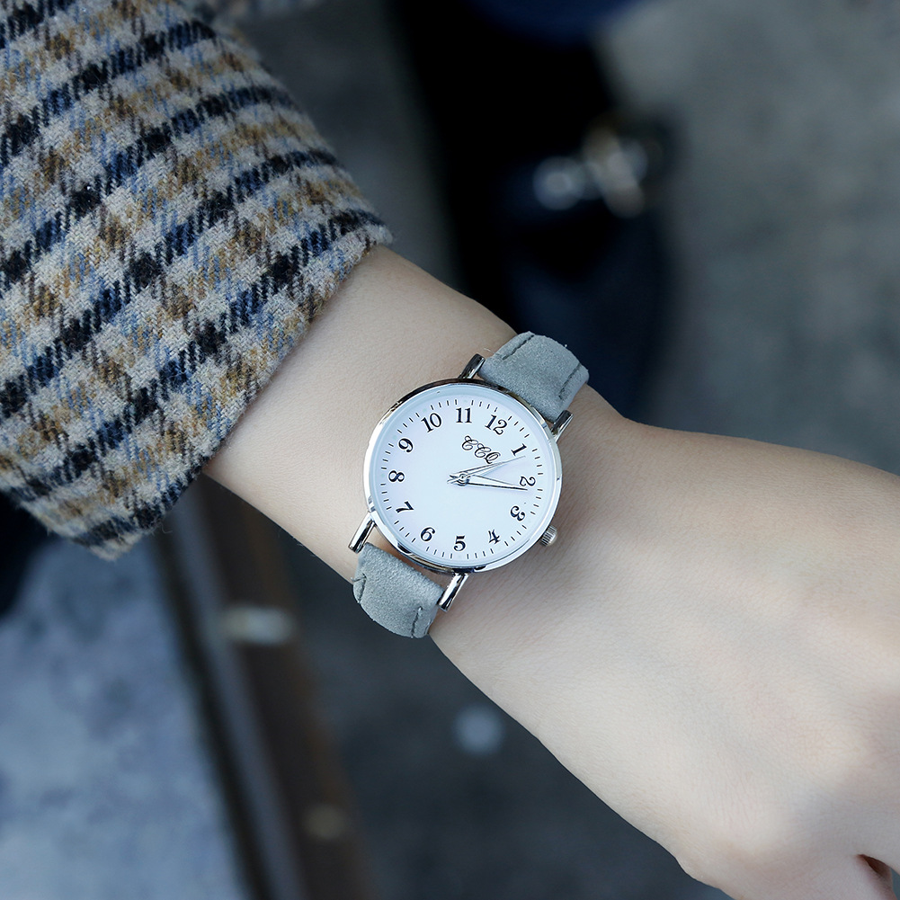 2024 Nuova cintura quadrante minimalista temperamento tendenza moda quarzo fresco orologio da donna lancette luminose_voghion.com