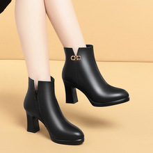 高跟鞋女冬季靴子中年女鞋子软皮粗跟马丁靴加绒皮鞋配裙子的短靴