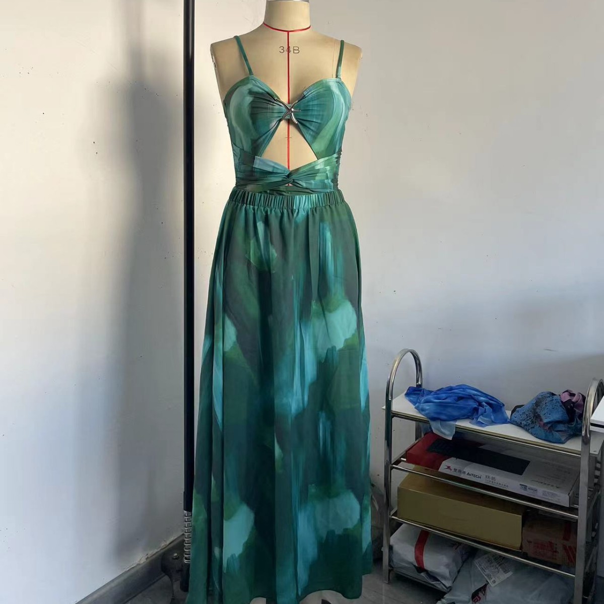 2025 nuevo traje de baño de mujer de una pieza europeo y americano venta caliente sexy traje de baño de dos piezas falda conservadora al por mayor spot