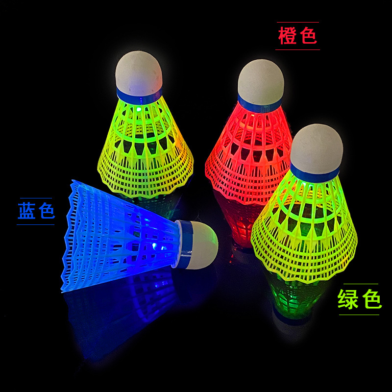 发光羽毛球防风耐打轻巧塑料尼龙球带灯LED夜间带灯发光球户外训-阿里巴巴