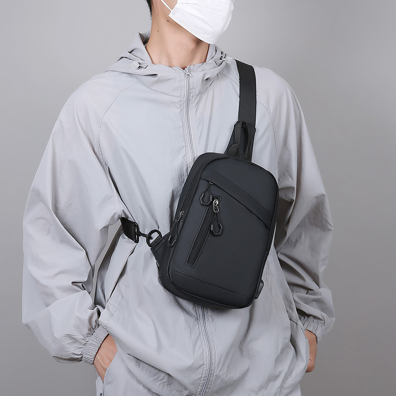 Bolso de pecho mayorista de hombre nuevo estilo de moda, bolso de hombro de viaje ligero multifuncional, bolso de mochila casual simple