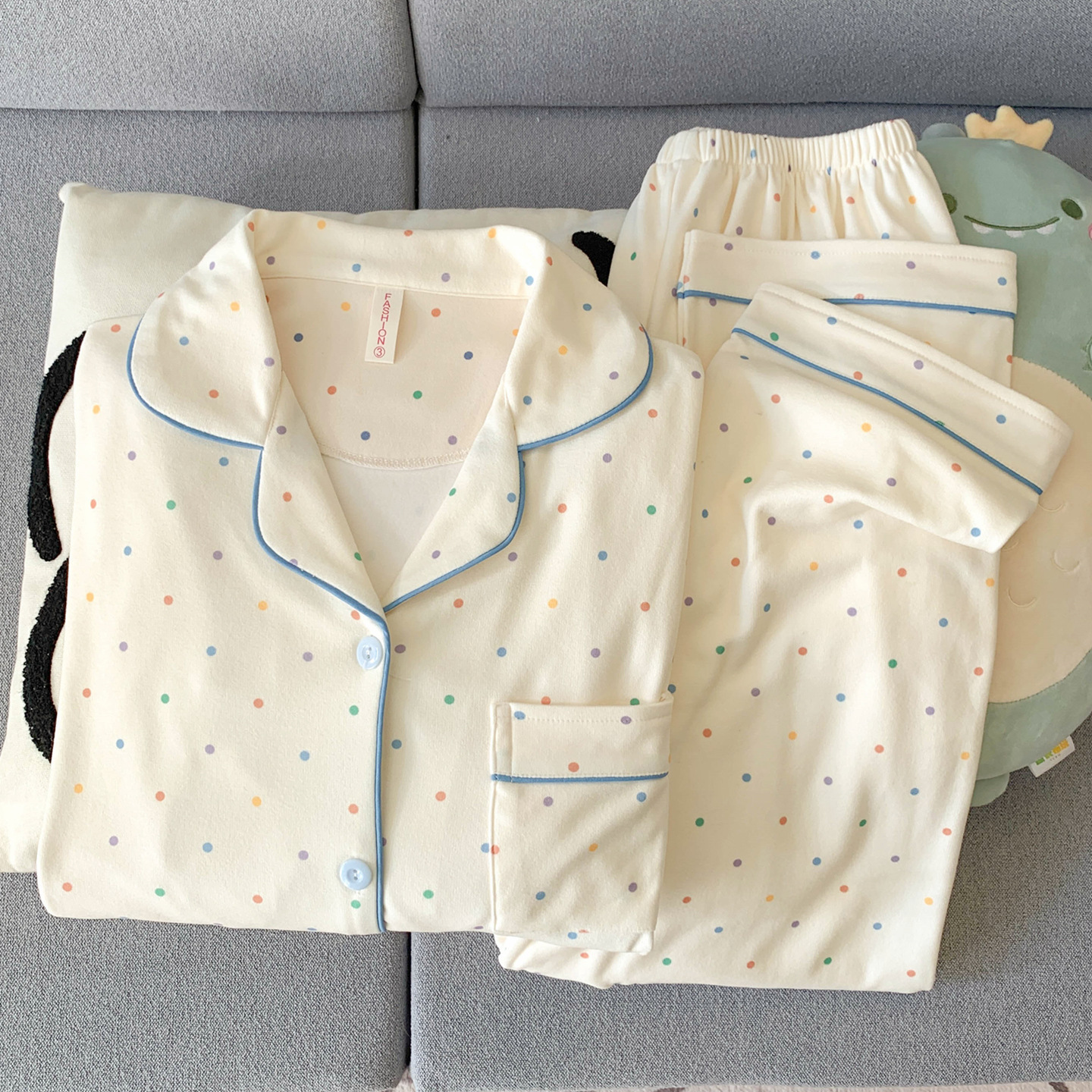 Dots Hello Kitty pijamas de lana de mujeres otoño y invierno de coral acolchado grueso ropa para el hogar de chicas lindas