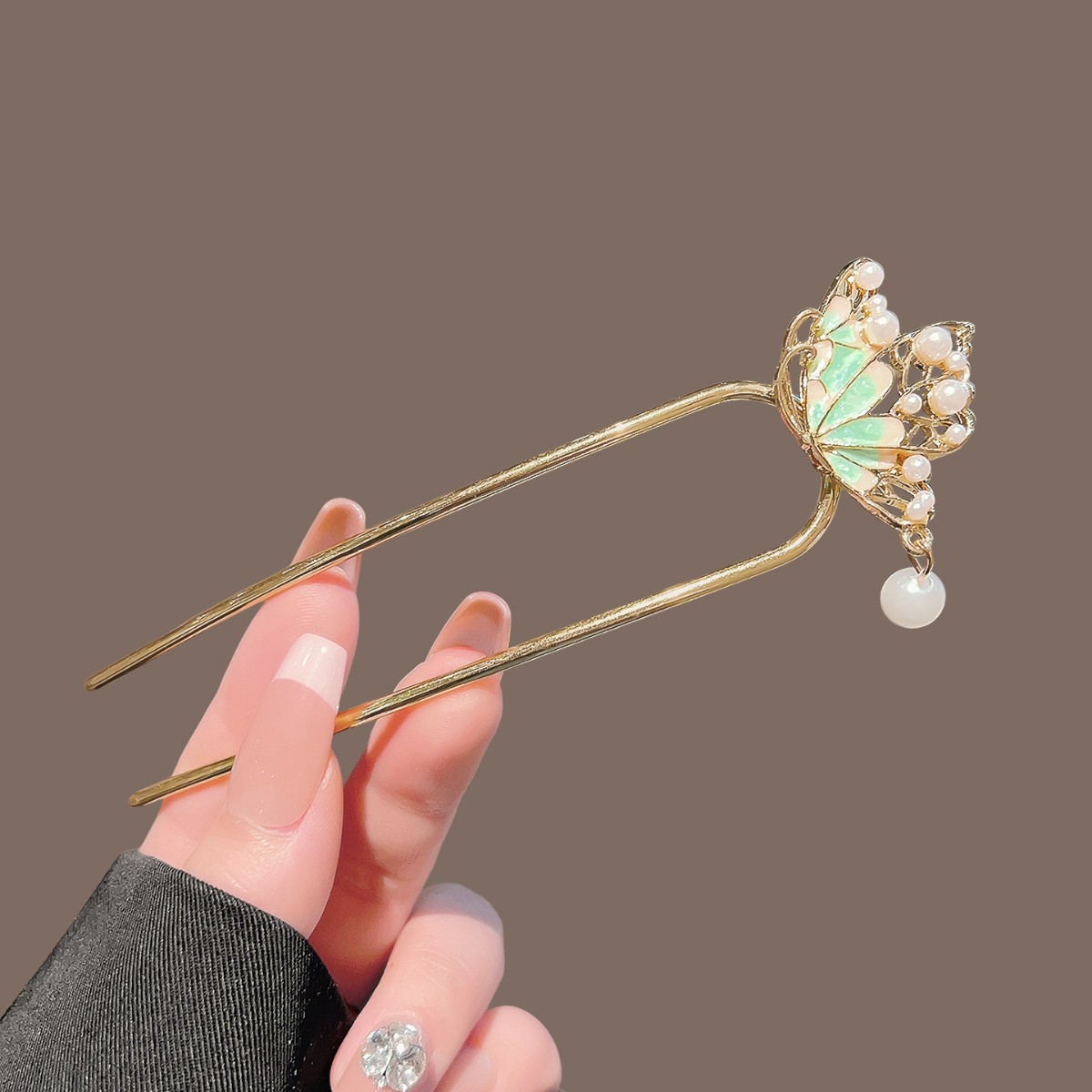Exquisite pearl hollow butterfly hairpin, elegant and classy U-shaped hairpin, high-end new product, hair accessory