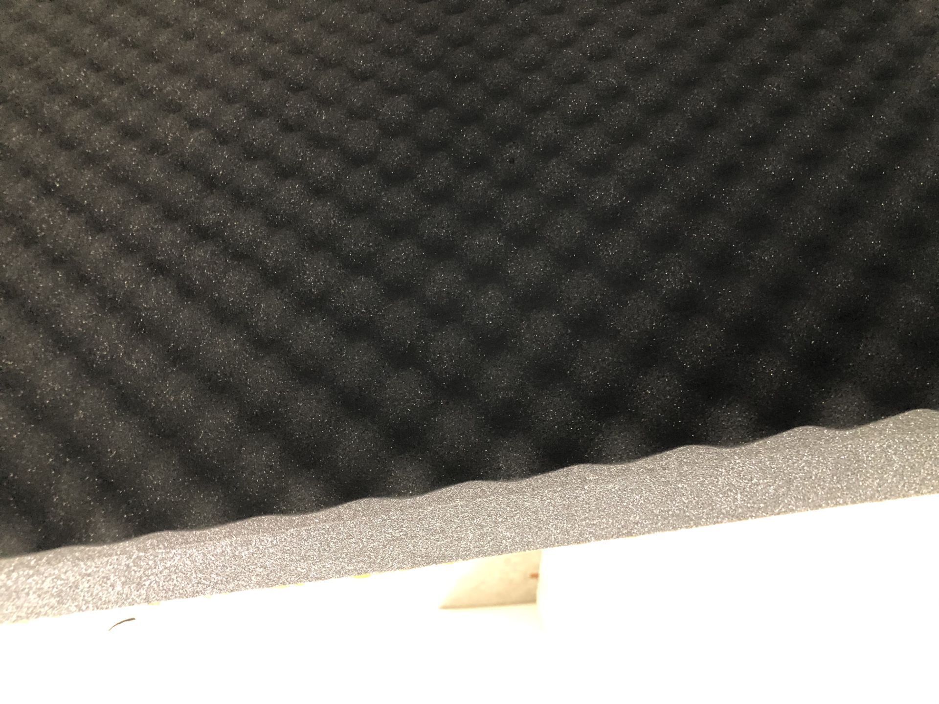 厂家供应黑色波浪鸡蛋吸音隔音阻燃防火B1级软包包装海绵