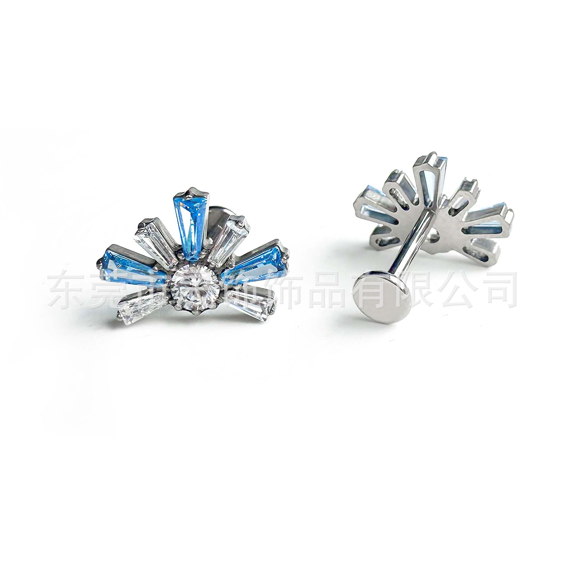 F136 Titanium 小雏菊烟 Flower 渐变 Ear Stud 包 Studded Cubic Zirconia Helix Cartilage Stud G23 Implant Grade Titanium 人体 Piercing Jewelry