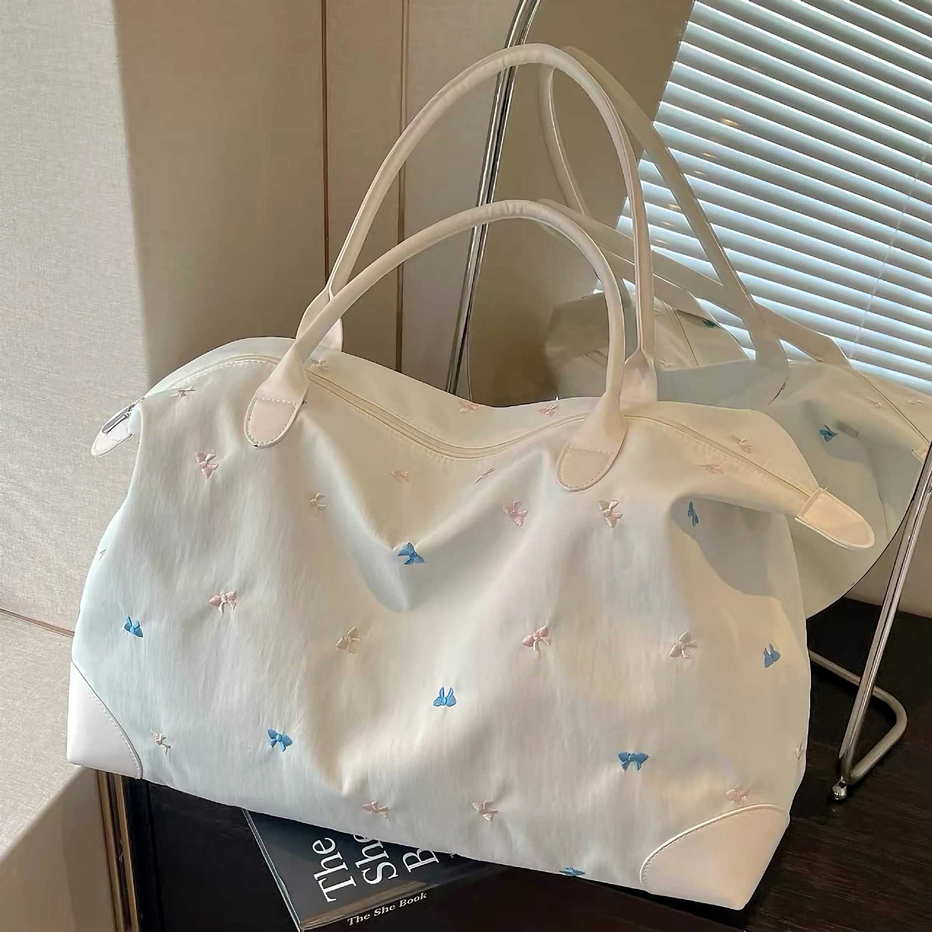 Fresh Embroidered Bow Luggage Bag, Large Capacity Handbag, Short Trip Travel Bag, Everyday Casual Lightweight Storage Bag