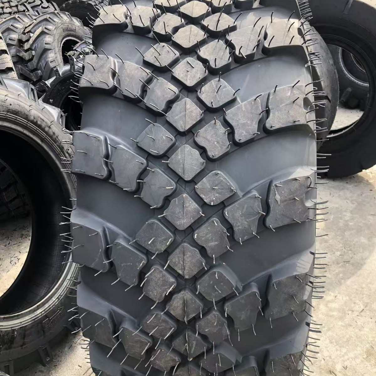 厂家供应越野运输轮胎1300×530-533 1500×600-635尼龙真空轮胎