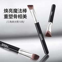 NOVO9136三角高光熨斗刷精准贴合晕染上妆均匀不易结块柔软尼龙毛