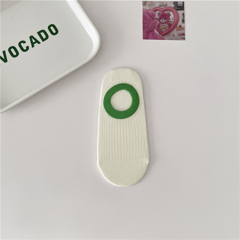 에메랄드 그린 양말 입