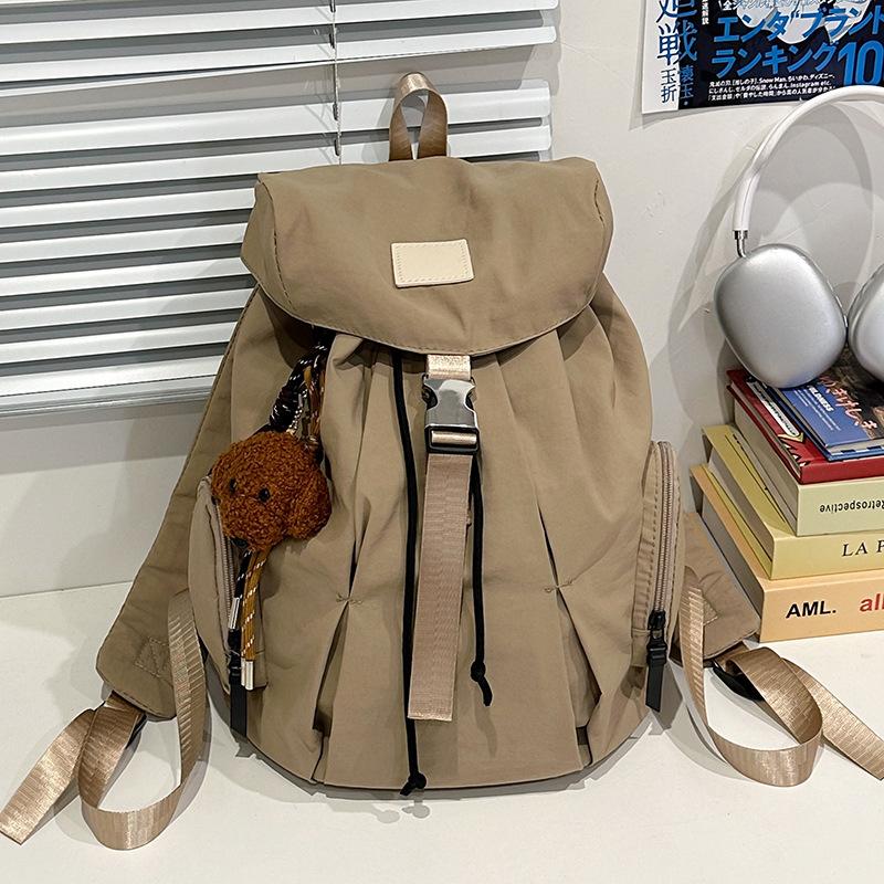 Mochila de nylon de color sólido coreano a prueba de agua de gran capacidad para parejas de viajes casuales ultraligero mochila de moda cool
