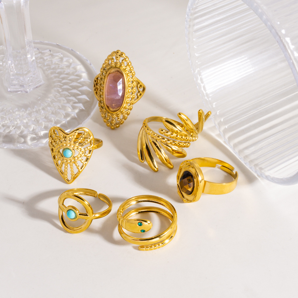 Retro design ring