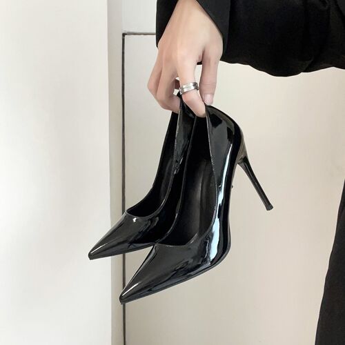 New pure color commuter shoes,  single-layer shoes, shiny face, hate the sky high spring scalp, patent leather, tapered heels, women's high heels