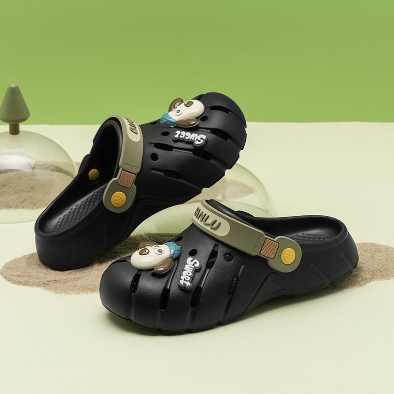 Zapatos con agujeros para mujer, uso externo 2025 nuevo estilo semi-Baotou zapatillas súper suaves al por mayor, zapatillas antideslizantes y desodorantes de fondo suave con sentido de la mierda