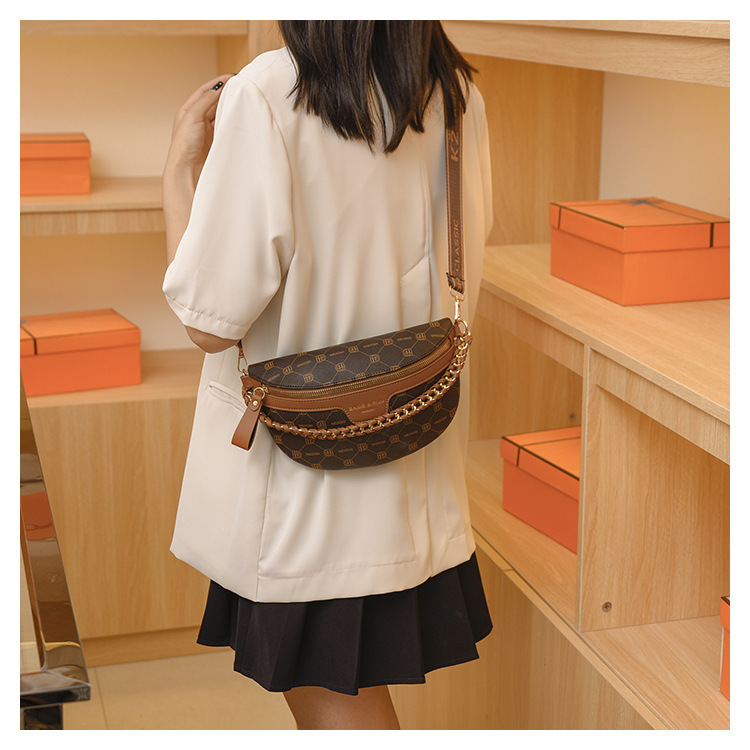 Borsello donna a tracolla alla moda con tracolla larga_voghion.com
