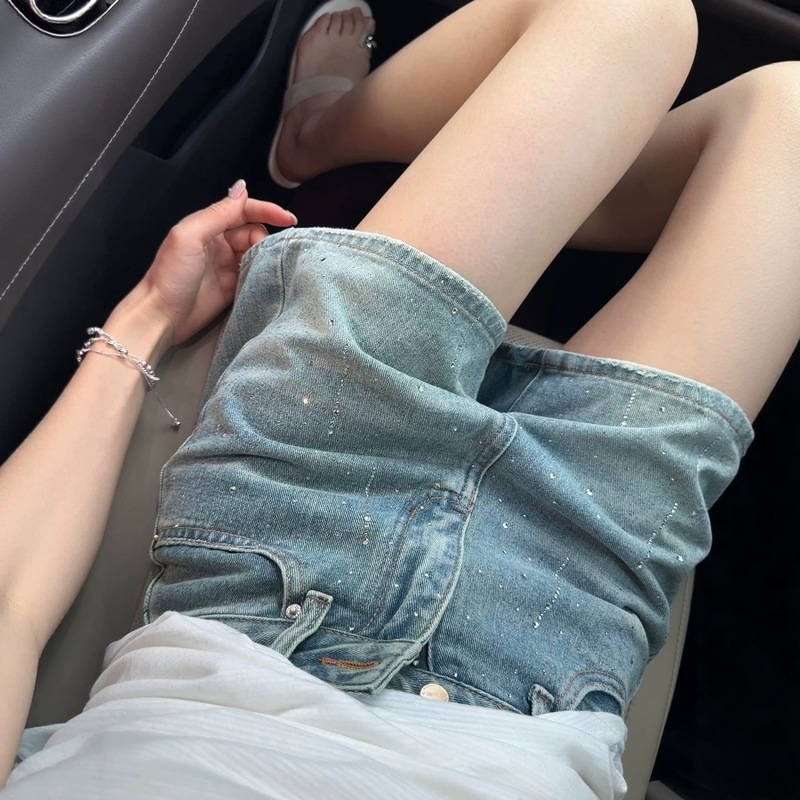 Light-Colored Rhinestone Wide-Leg Denim Shorts for Women, Summer New Style, Plus-Size, Loose Fit, Slimming, High-Waisted A-Line Hot Pants Light-Colored Rhinestone Wide-Leg Denim Shorts for Women, Summer New Style, Plus-Size, Loose Fit, Slimming, High-Waisted A-Line Hot Pants