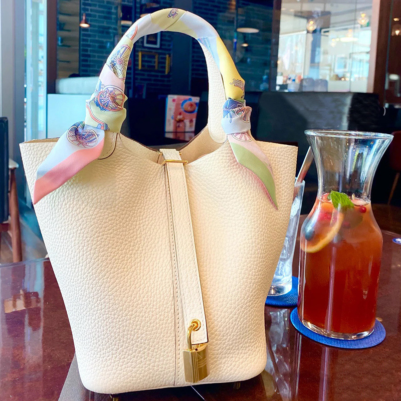 First-Layer Cowhide Leather Basket Bag, Large Capacity Portable Bucket Bag, Bucket-Shaped Hand-Carrying Women's Bag