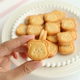 月饼;饼干;传统糕点