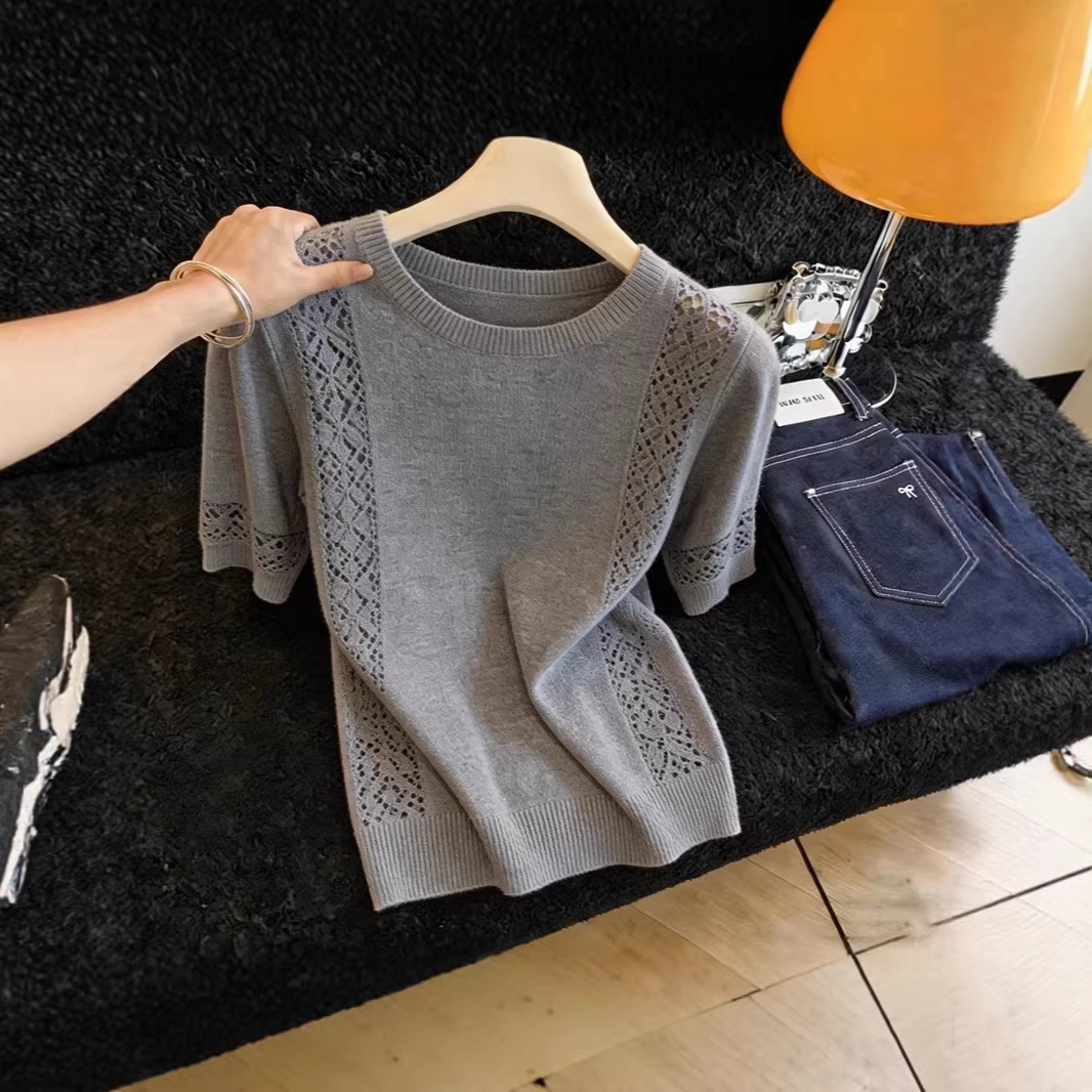 Áo thun nữ cổ tròn tay ngắn, chất liệu cotton thoáng mát, kiểu dáng đơn giản — màu xám đậm chi tiết 1