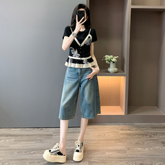 女性向けootd衣装の完全なセット、ニッチデザインのレトロな半袖トップス、ワイドレッグデニムパンツ、ファッショナブルな2点セット