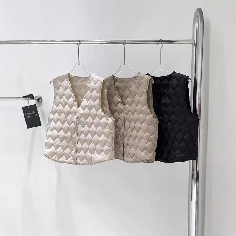 まだ家の服の菱格の羽毛の馬甲の女性の保温の中で軽薄な内胆の2024冬の薄いvネックの短いベストを着ます。|undefined