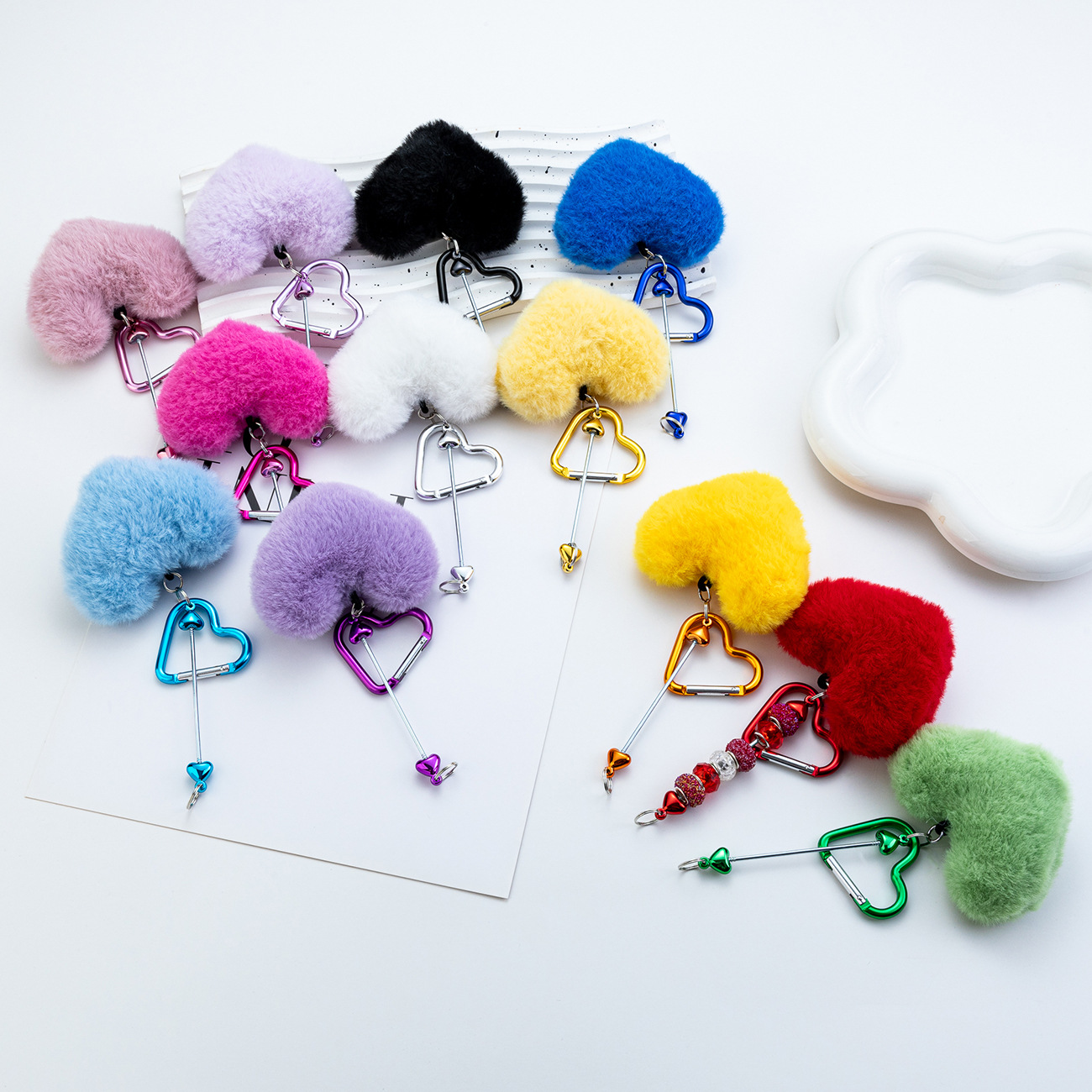 DIY Beaded Heart-Shaped Carabiner Creative Plush Pendant Carabiner Heart Lock Buckle Pom-Pom Carabiner