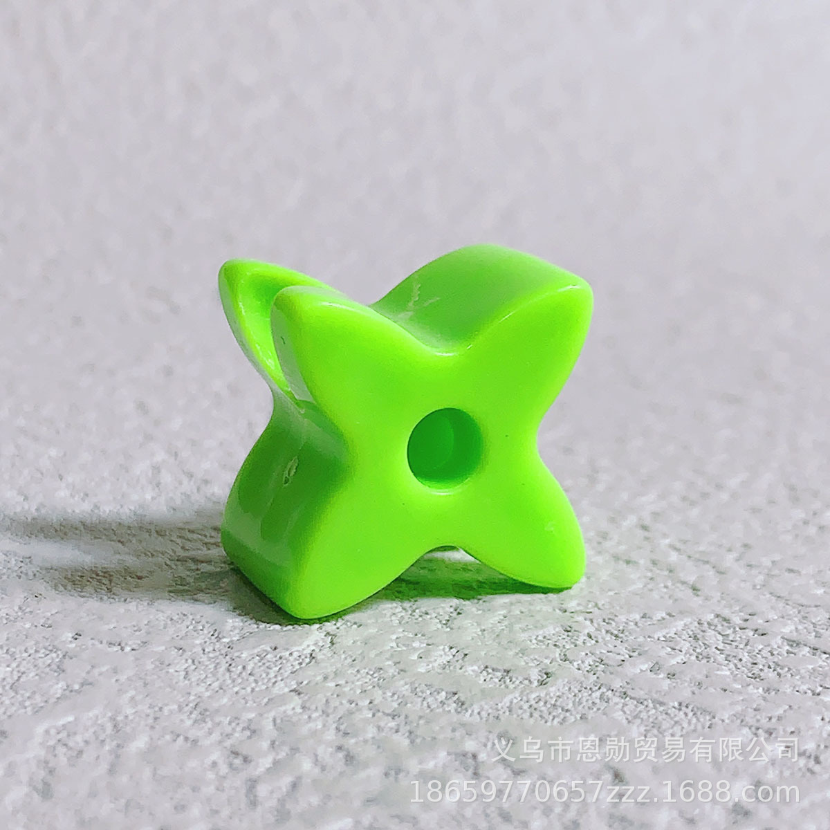 X (green)