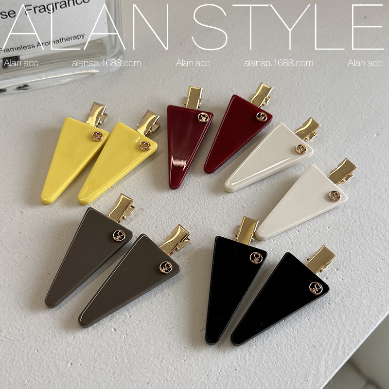 A Lan Summer Big Brand Same Pin Bottom Clip Triangular Cute Girl Vintage Hairpin All-match Seamless Bangs Clip