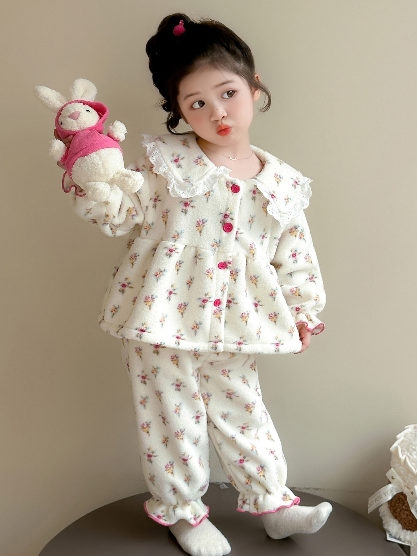 Niñas pijamas de franela otoño-invierno 2025 nuevo bebé princesa ropa doméstica infantil invierno conjunto de terciopelo de coral