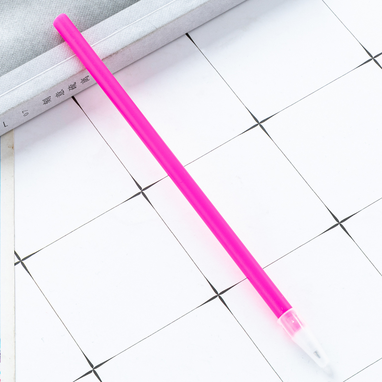 Bolígrafo de tubo de tracción de bricolaje, estuche de bolígrafo de plástico multicolor, bolígrafo simple aceitoso, bolígrafo de regalo publicitario con logotipo impreso