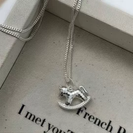 项坠;项链;手链