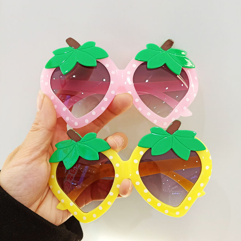 Cartoon Children's Strawberry Decorative Sunglasses display picture 3