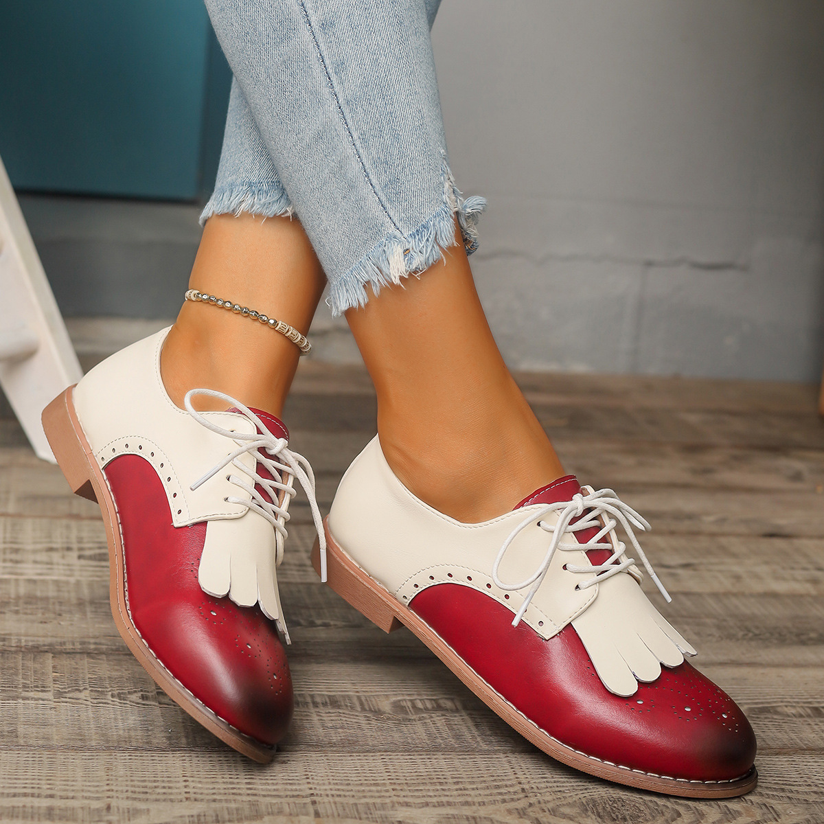 休闲低跟尖头女鞋春秋季新品外贸款系带布洛克流苏擦色小皮鞋