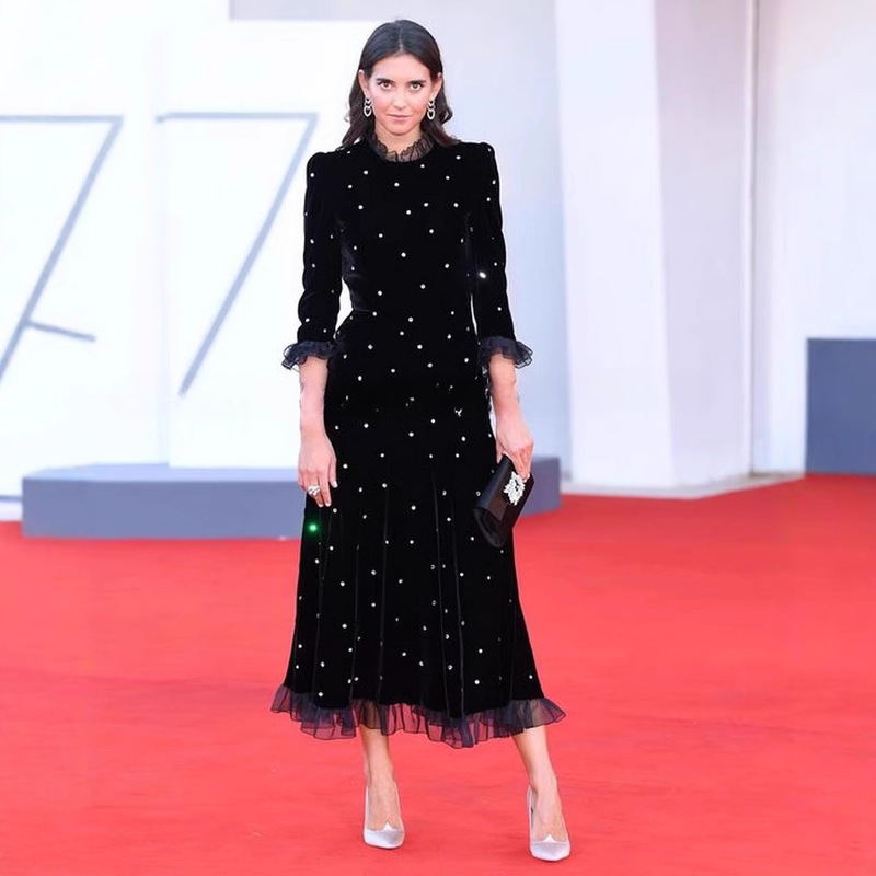 European Hepburn Style Noble Western Style Hot Drilling Gold Velvet Small Black Dress Slim-fit Hip Age-reducing Lace Waist dress