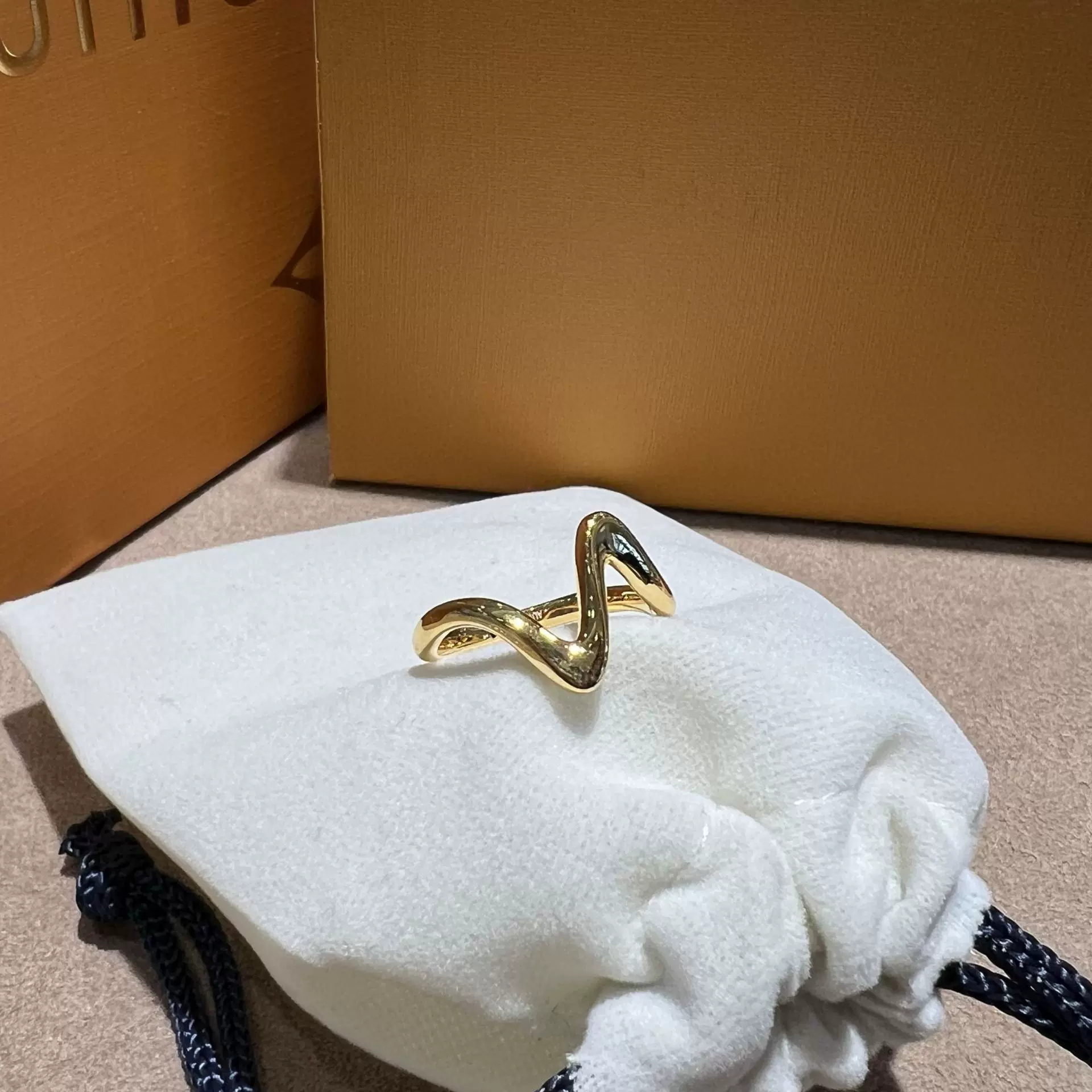 18k金戒指波浪纹戒 au750跨境电商韩版INS风网红个性百搭简约时尚