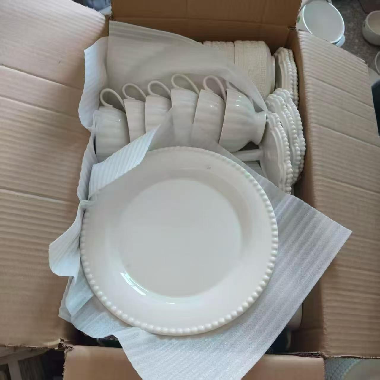 Cerámica blanca en relieve fábrica de cubiertos de comercio exterior de alta calidad de diseño de moda doméstica