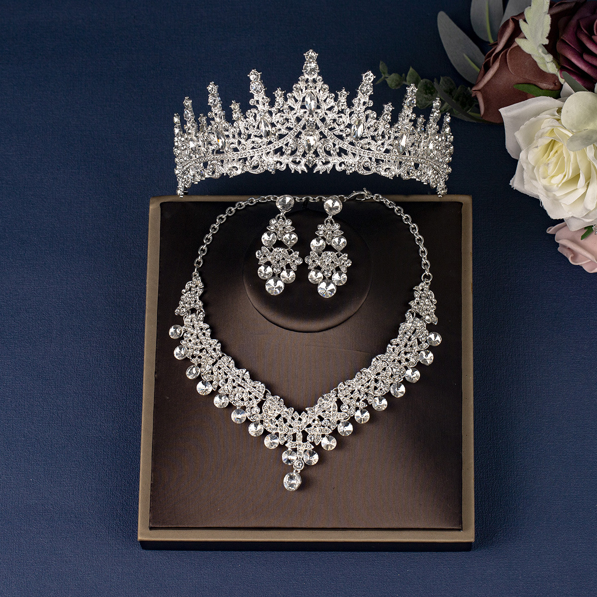 Joyería traje collar pendientes corona de la boda de tres piezas vestido de boda accesorios de la cena collar de novia al por mayor