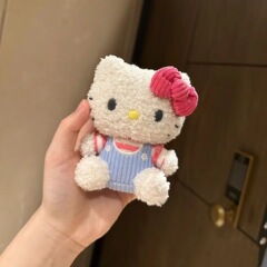 かわいい巻き毛ハローキティ人形レトロなぬいぐるみバッグに少女心カップルのキーホルダーが飾られている