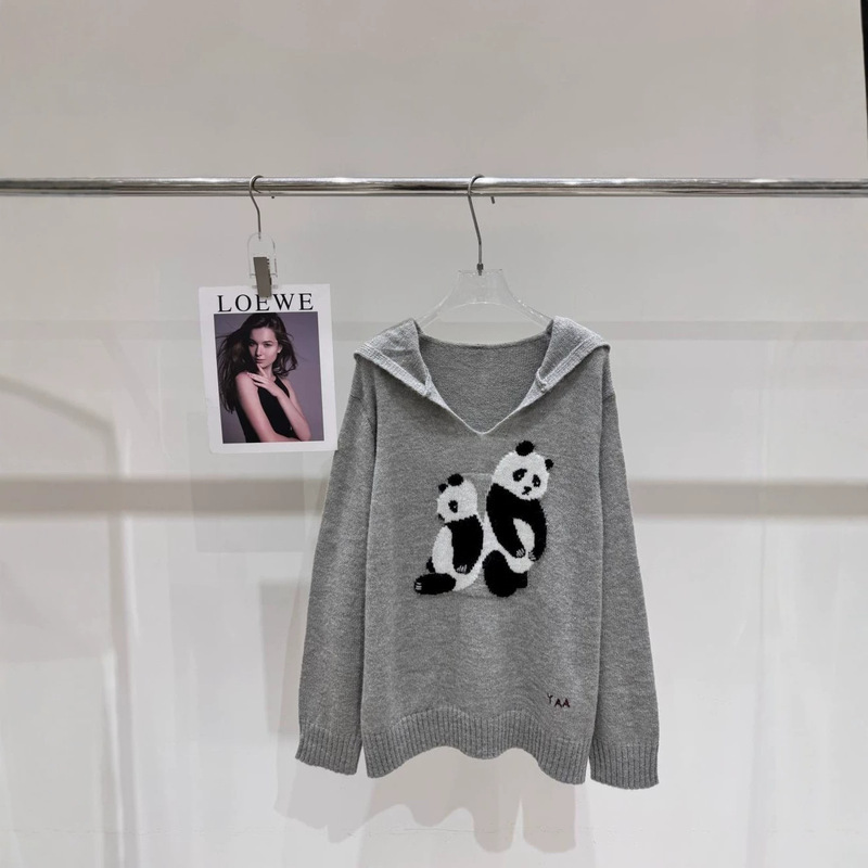 Trendy knitwear with a black and white letter print, cartoon design, and a gray hooded long-sleeve pullover, 2026 autumn/winter new collection Trendy knitwear with a black and white letter print, cartoon design, and a gray hooded long-sleeve pullover, 2026 autumn/winter new collection