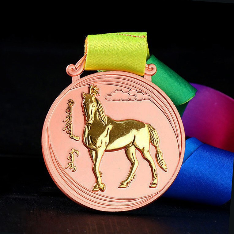 Fábrica al por mayor maratón en blanco creativo listado conmemorativo personalizado deportes corriendo caballo hoja de oro medalla logotipo impreso