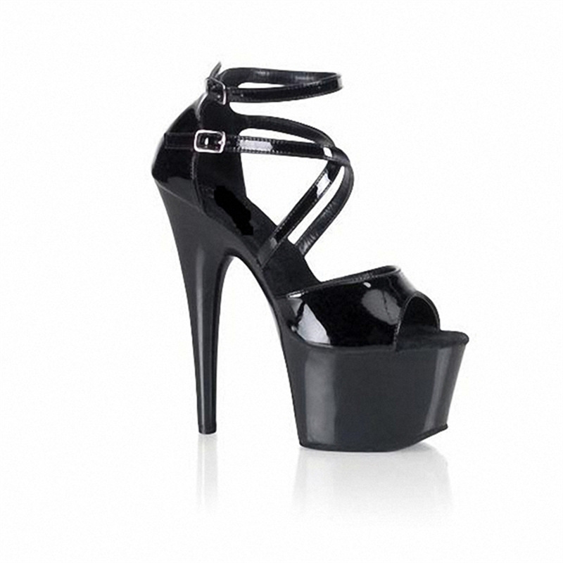 Sandalias de tacón alto para chicas francesas 2024 nuevo tipo de cinturón de enrollamiento de tacón delgado negro red de moda boca de pez damas vacías