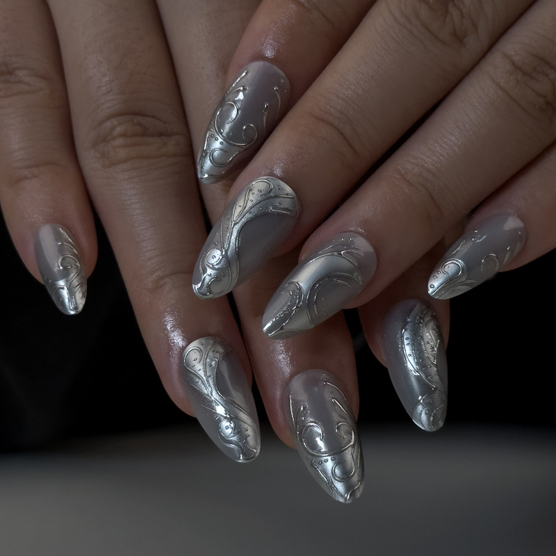 Gothic Cool Silver 3D Silver Paste Wearable Manicure Nails Short Almond Nails European and American Hot-Selling Fake Nails Gothic Cool Silver 3D Silver Paste Wearable Manicure Nails Short Almond Nails European and American Hot-Selling Fake Nails