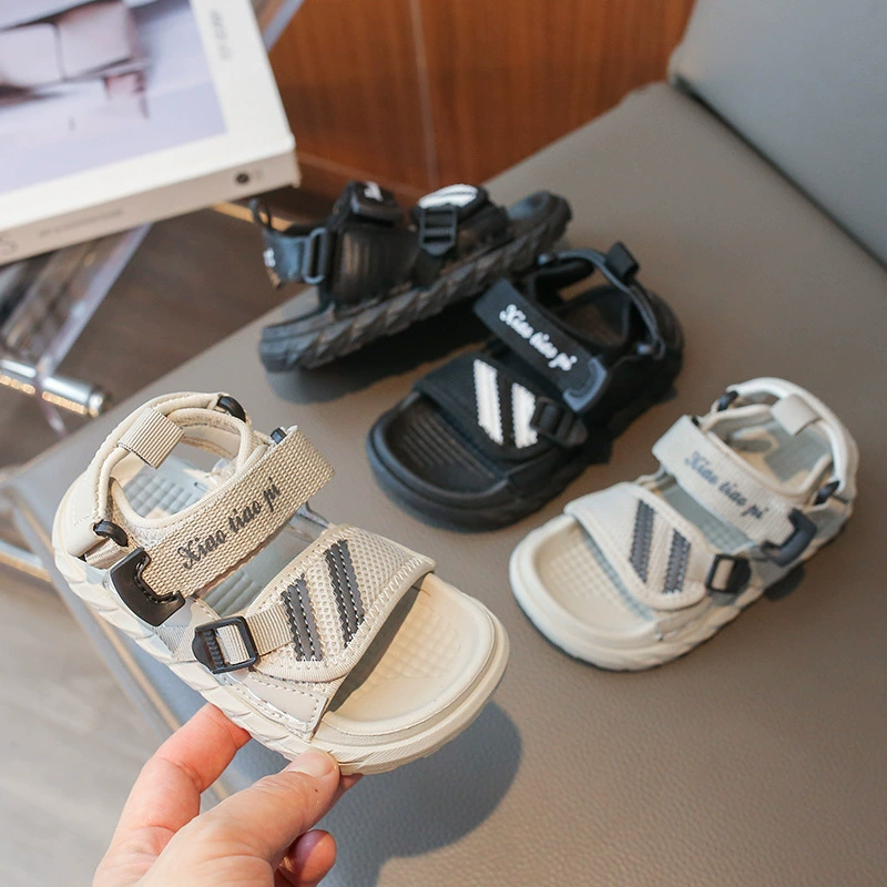 Сандалии для мальчиков с мягким шовным швом с открытыми ноками пляжные туфли для мальчиков 2024 летний новый детский стиль спортивные сандалии для детей
