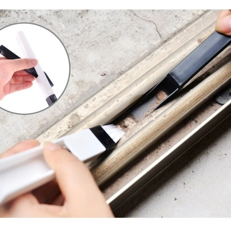 家庭用の隙間を掃除して窓の溝を掃除します。|undefined