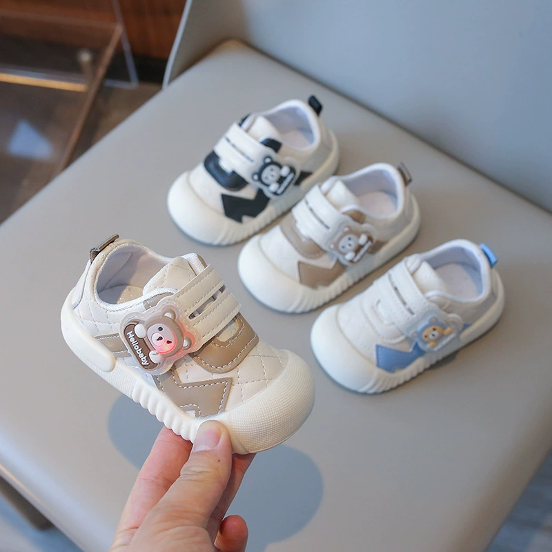 Детские ходунки 2025 весна и осень новая светящаяся лампа детская обувь мультфильм милая мягкая подошва одиночная обувь маленькая детская обувь